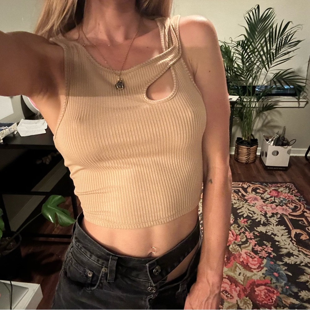Revolve top - Picture 2 of 3
